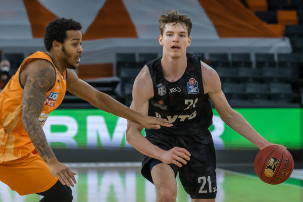 适的接班人 适的接班人