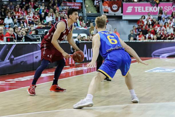 通过足球增 通过足球增