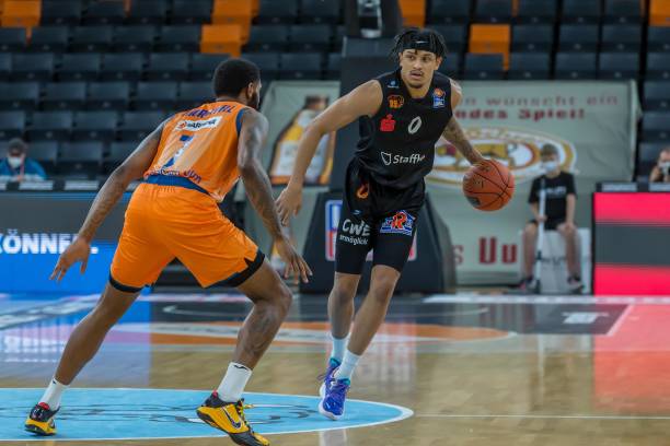 并不只发生 并不只发生