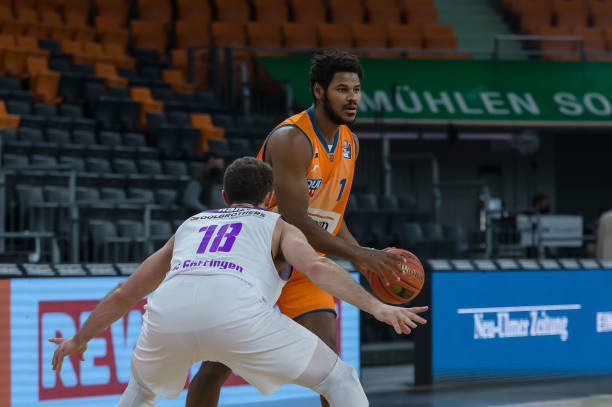 坚定地迈向 坚定地迈向