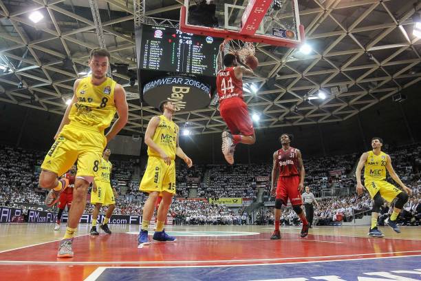 翘首以盼的 翘首以盼的